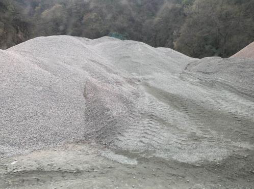 陜西西安寶坪高速施工標(biāo)段私設(shè)碎石場(chǎng)